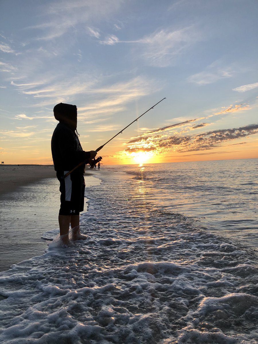 pescalino05's tweet photo. Sunrise &amp; Surf Fishing to end our summer vacation https://t.co/k8XNv1v5Ca