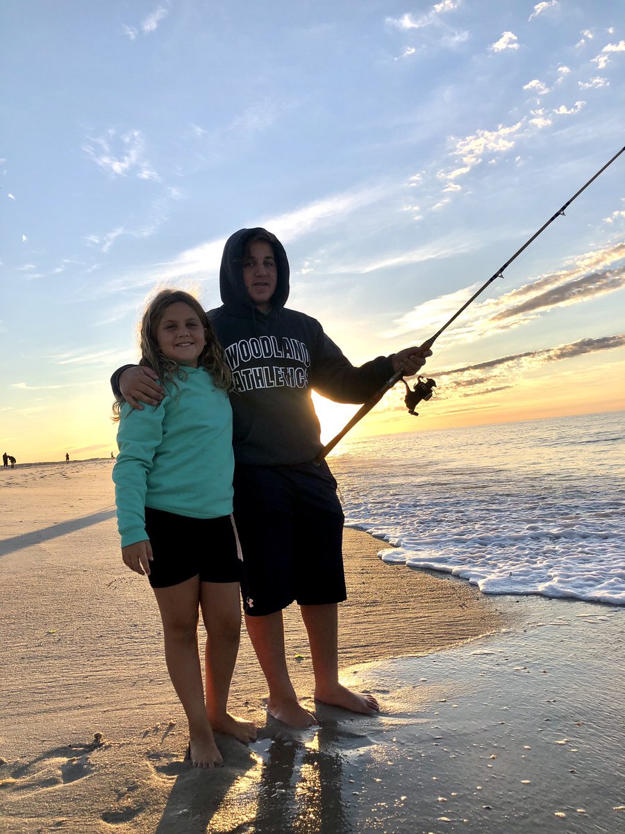 pescalino05's tweet photo. Sunrise &amp; Surf Fishing to end our summer vacation https://t.co/k8XNv1v5Ca