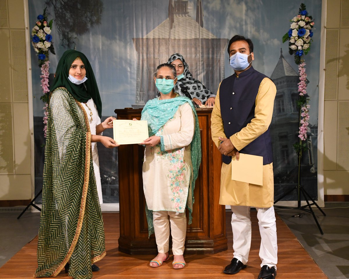FJWU_official's tweet photo. Defence Day Celebrations!!

The Vice Chancellor, FJWU, Dr. Saima Hamid was the Chief Guest at the Mili Naghma competition. Dr. Saima Hamid distributed certificates to the  winners of the competition at the end of the ceremony. #DefenceAndMartyrsDay2020 #Pakistan #DefenceDay https://t.co/YCErjvD37y