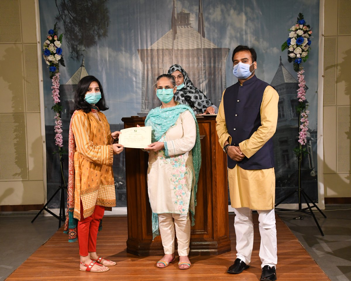 FJWU_official's tweet photo. Defence Day Celebrations!!

The Vice Chancellor, FJWU, Dr. Saima Hamid was the Chief Guest at the Mili Naghma competition. Dr. Saima Hamid distributed certificates to the  winners of the competition at the end of the ceremony. #DefenceAndMartyrsDay2020 #Pakistan #DefenceDay https://t.co/YCErjvD37y