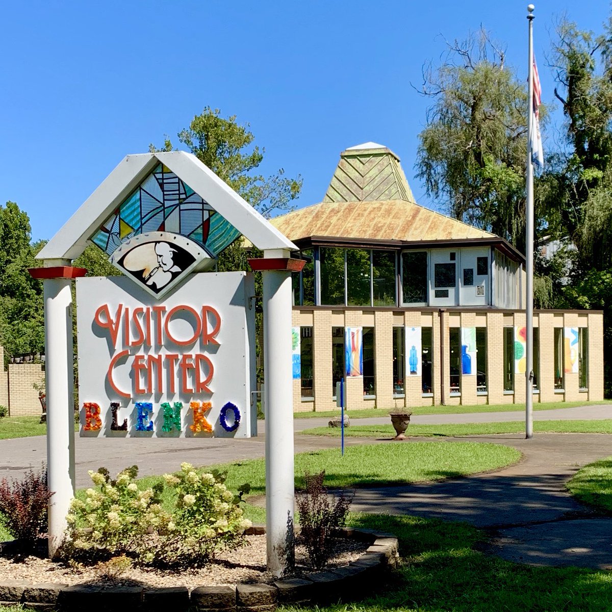 Bockway's tweet image. I admire Blenko. Classic. Beautiful glass. Great showroom.