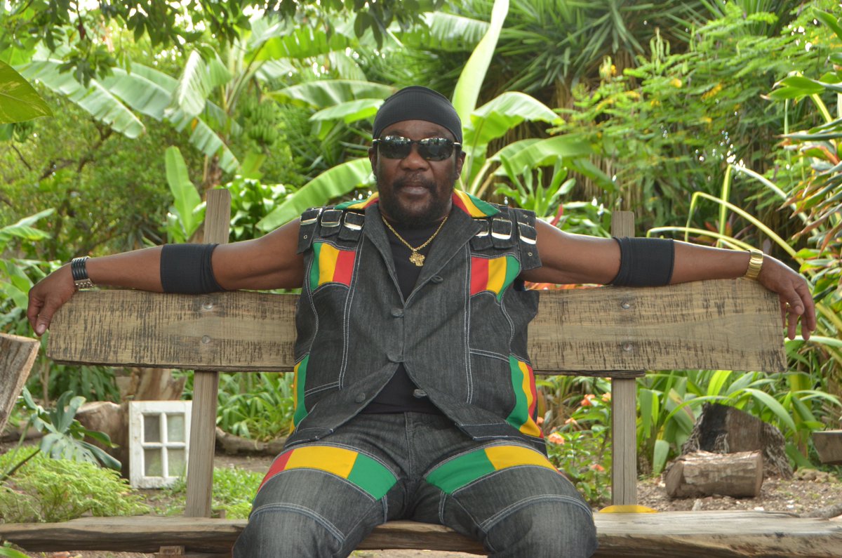 dublincityfm's tweet photo. Positive Vibrations at 10pm: music by #TootsandTheMaytals, #TheGladiators, #IsraelVibration, #IrishArtists #SineadOConnor, #TheBionicRats, #JakeForan. Latest releases #FemaleReggaeVoices #IrinaMossi, #KabakaPyramid, #Kouatchou, #ChrisDuvenage &amp; many more #BlackLivesMatter. https://t.co/TjMDrjlFul