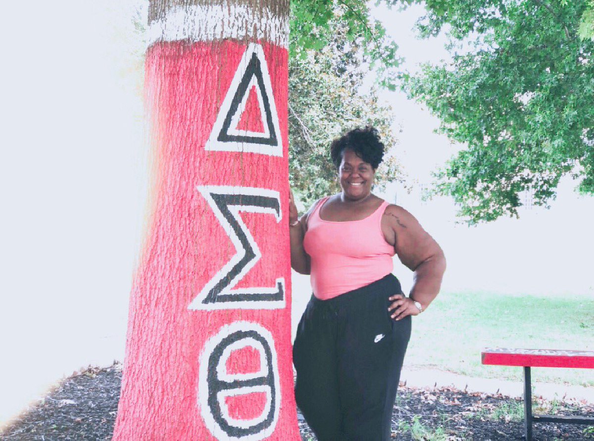 tweetnteacha's tweet image. ‘‘Twas a beautiful day on the yard. Photo courtesy of my favorite Kappa man. Chelsea Grace Cheatham and Hollie James, y’all make us proud with the upkeep! #demade #drmorrismade #fall98 #alcornmade