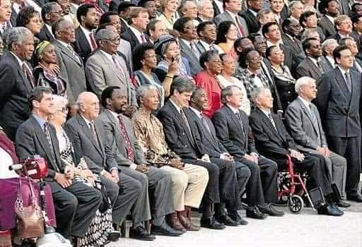 LombaardHerman's tweet photo. #CyrilRamaphosa help me right 
The people in the photo,should they all be charged to an International court,for treason or for killing a Country and its people?
It seems the ANC is just as dead,as the NP!Apartheid was seen as an Injustice,so should #PostANCattrocities be,not so? https://t.co/qEaPYJEDrj