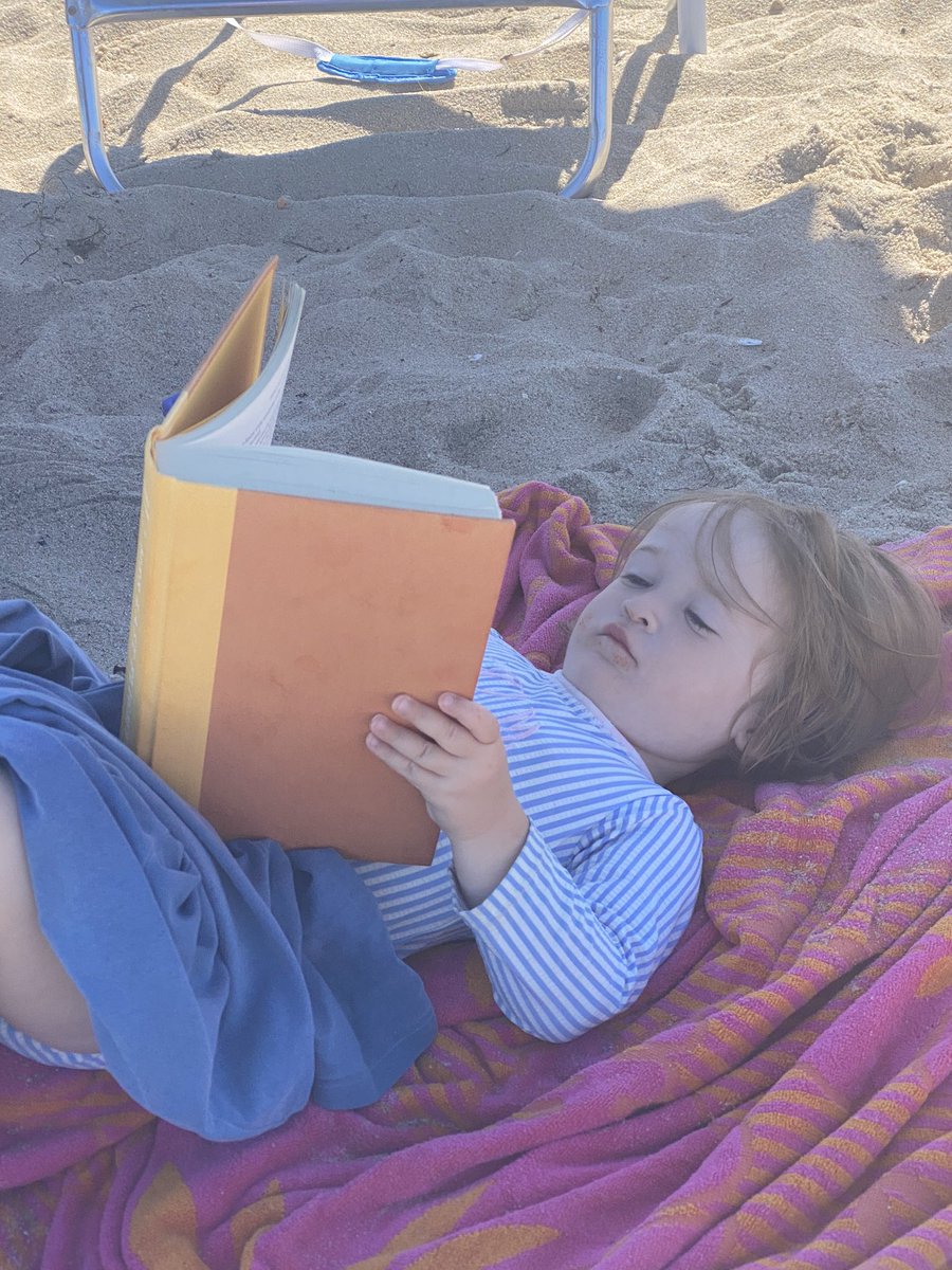 bhenrycooper's tweet photo. Beach Read @authorbeatriz #startemyoung https://t.co/pLKIrh0PrX