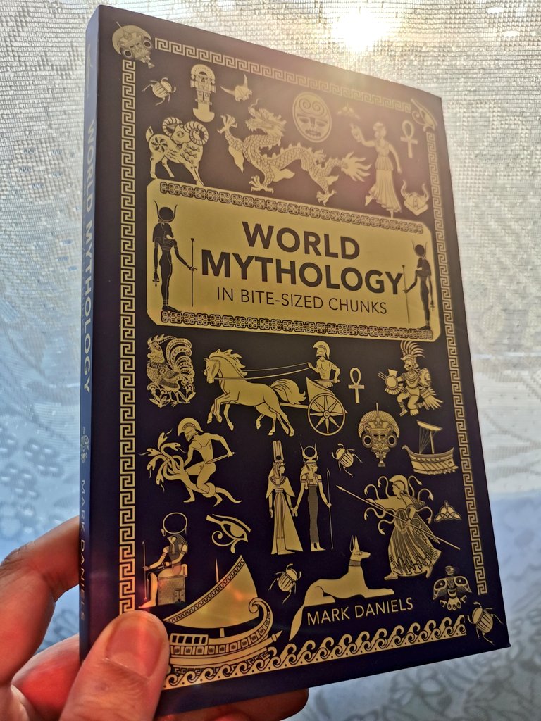 thisisnix's tweet photo. 'World Mythology in bite sized chunks' by Mark Daniels. 🤓📖🙌

A great escape #read for when the real world you're living in sucks. 🗺 [I know you're not wondering, but Greek #Mythology be my fave] 🔱 #OneTweetReview #Bookworms https://t.co/GW8e2kwv2l