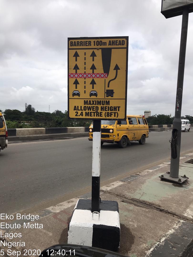 trafficbutter's tweet photo. VIA @@FMWHNIG: #FGAtWORK...Next Level Agenda: Ongoing installation of 2.4 metre height Steel Gantry and Warning Signs on Eko Bridge to prevent Axle Load abuse on the Bridge. https://t.co/znuI3hfmwn