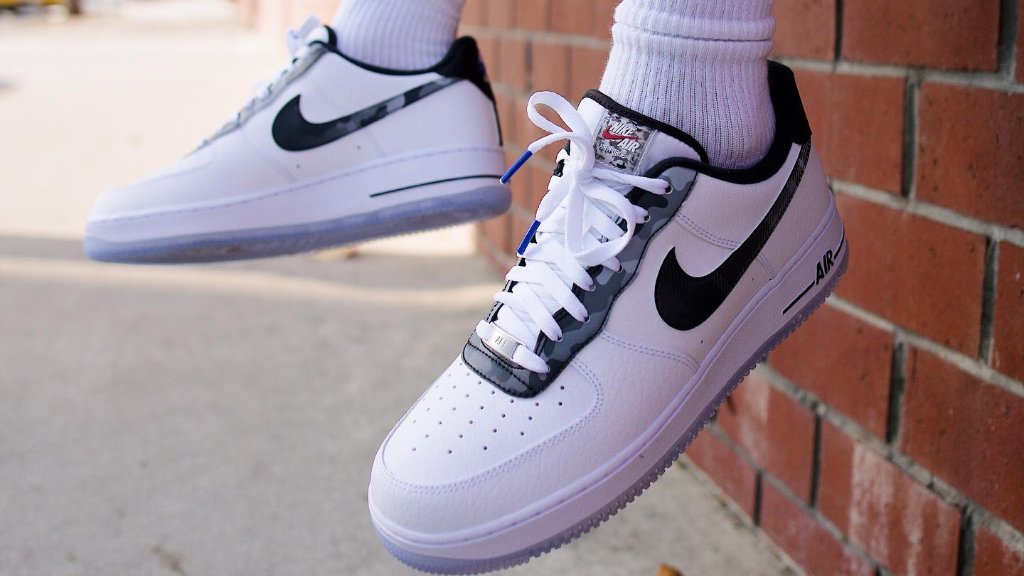 Nike Air Force 1 Taped Seam - Foot Locker Middle East