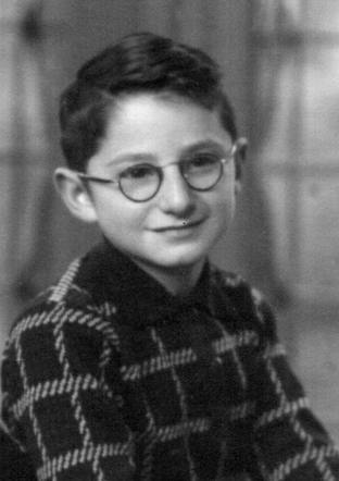 AuschwitzMuseum's tweet photo. 5 September 1932 | Dutch Jewish bory David Ossendrijver was born in Rotterdam.

He arrived at #Auschwitz on 7 April 1944 in a transport of 240 Jews deported from #Westerbork. He was among 111 of them murdered in a gas chamber after the selection. https://t.co/4XBIz6gqhq