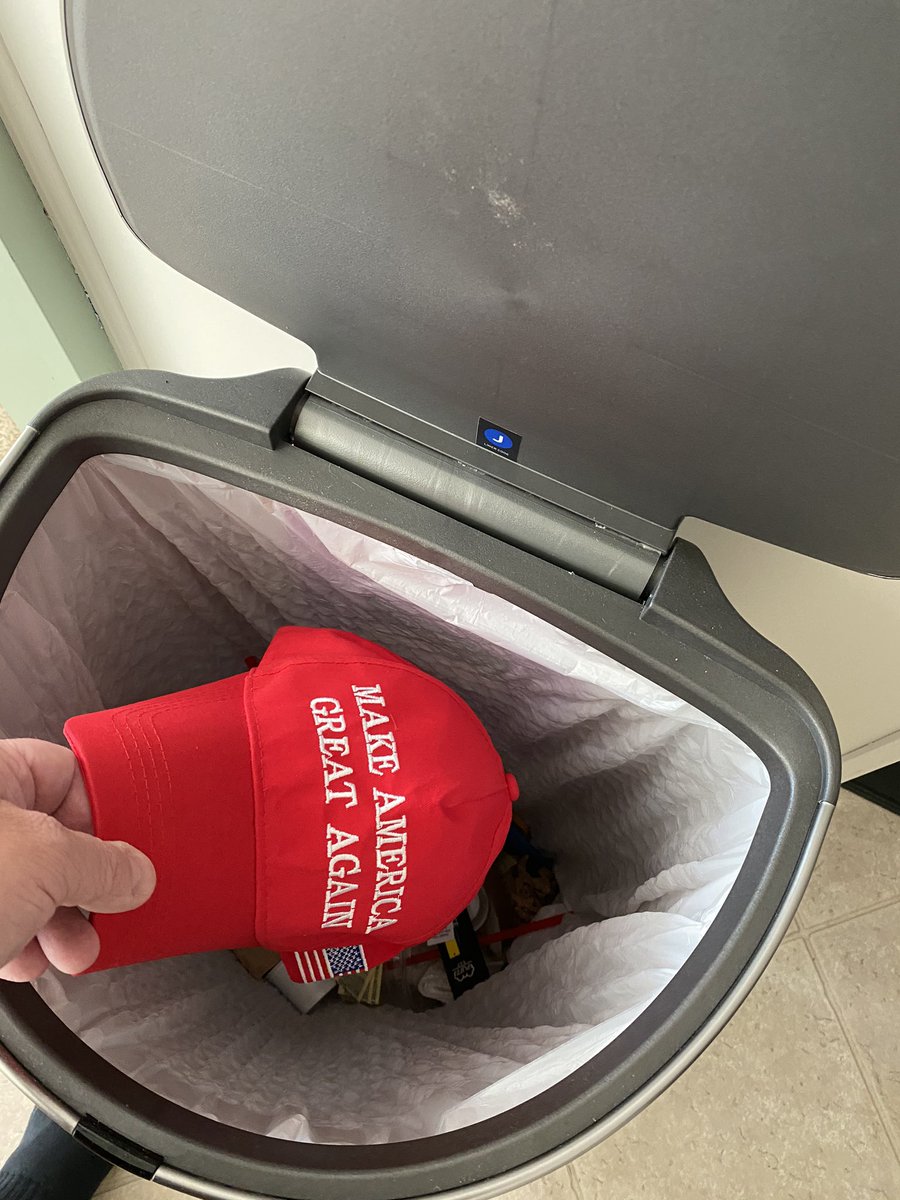 RLucchetta's tweet photo. .@realDonaldTrump is ignoring his promise to help #smallvape with #PMTAreform. Impossible regulations are forced small businesses to shut down, Do I store my brand new #MAGA hat in my #TrustTrump bin? #WeVapeWeVote https://t.co/uaJQIDWTjL