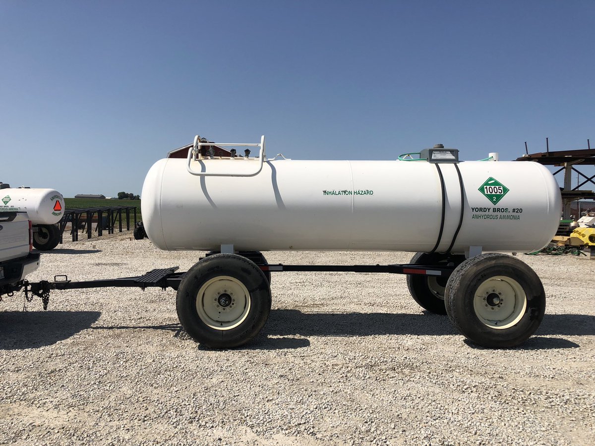chad_unzicker's tweet photo. For sale - 2 1450 gal NH3 tanks. Both are BB running gears, spring loaded lift assist telescope tongues w catwalk &amp; hand rails, always stored in shed. Never had N-serve, set up for 30” rows. ‘08 tank w ‘09 running gear $8500, ‘13 tank w/ ‘16 running gear $9250. RTs appreciated. https://t.co/luu0jFn238