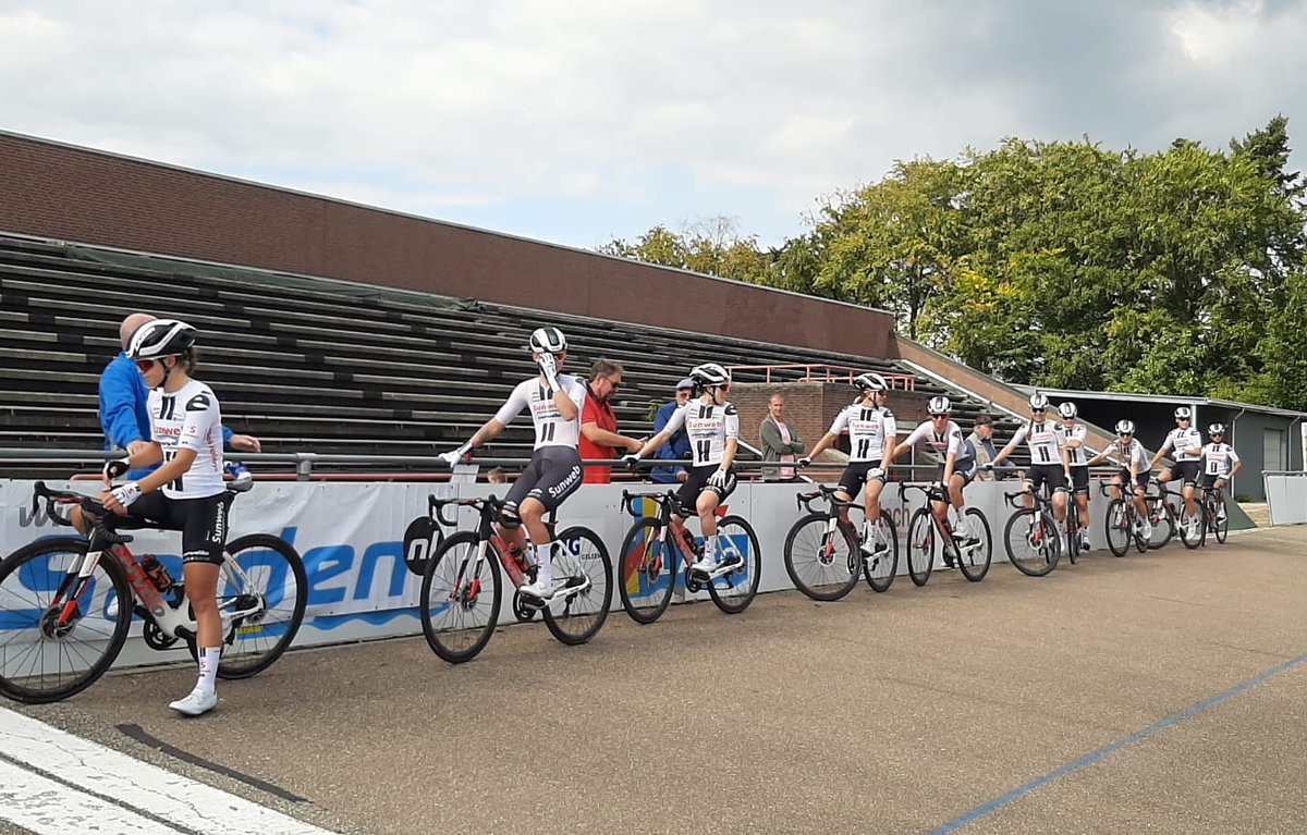 WielerbaanGL's tweet image. @TeamSunweb Puntenkoers
@NilsSinschek @RoyCurvers