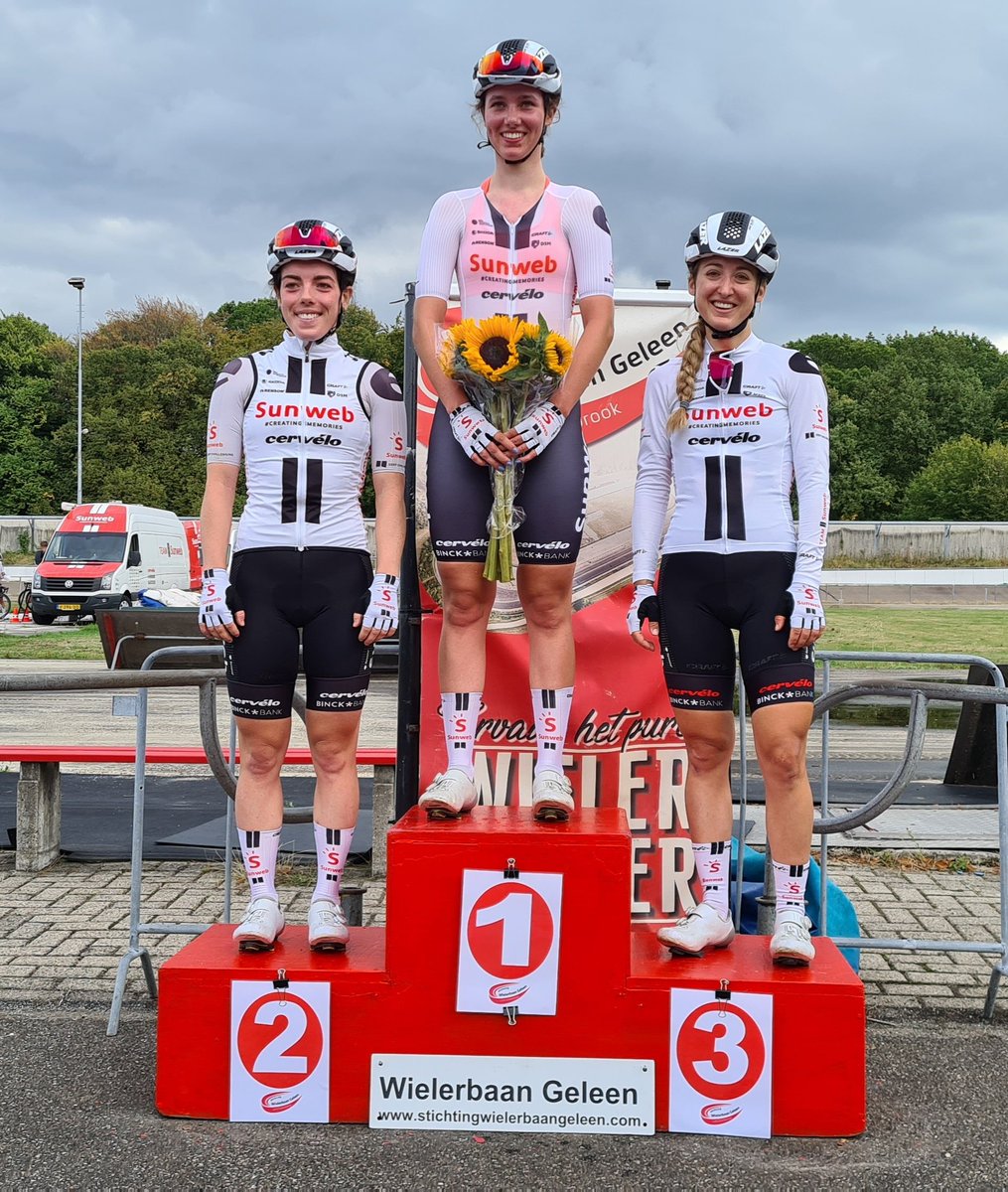 WielerbaanGL's tweet image. SENSATIONELE  @TeamSunweb PUNTENKOERS.

𝗠𝗔𝗡𝗡𝗘𝗡 𝗗𝗲𝘃. 𝘁𝗲𝗮𝗺. (8 x 9 ronden 500m)
1. Marius Mayrhofer (D) 
2. Vegard Stokke (NO)
3. Nils Sinschek (NL)
𝗩𝗥𝗢𝗨𝗪𝗘𝗡 𝗪𝗼𝗿𝗹𝗱𝘁𝗼𝘂𝗿 (6 x 9 ronden)
1. Pfeiffer Georgië (GB)
2. Anna Henderson (GB)
3. Leah Kirchman (CAN)