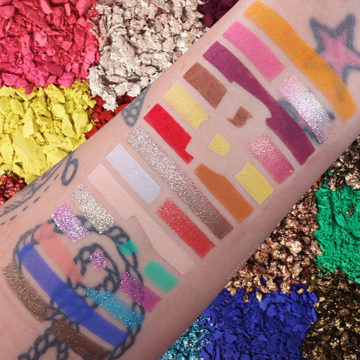 ChantaalLouise's tweet image. The @NikkieTutorials x @beautybay is THAT BISSHH!😭😍
I'm honestly so in love with it!
Full product break down over on my IG instagram.com/chantaallouise 🥰

Video tutorial of this look over on my channel!
youtu.be/CbS6uaUjEXs

#NikkieTutorialsxBEAUTYBAY #nikkitutorials #beautybay