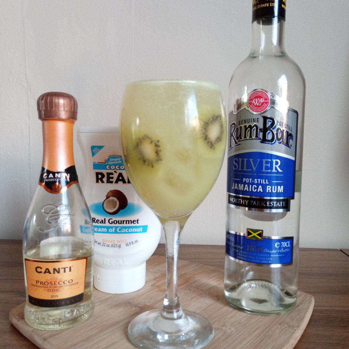 Claire_P_Scott's tweet photo. Here's a combination of muddled kiwi & Rumbar Silver with Coco real, shaken & double strained over ice. Top with with prosecco.
Gorgeous π₯°
#saturdaycocktails #cocktails #homebartender #homemixologist #kiwi #rumbarsilver #worthyparkrum #rum #loverum #rumlife #rum #rumdelights https://t.co/ev6VGDaA0H
