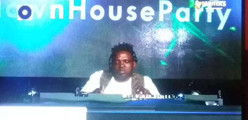 MolotsiTefo's tweet photo. @lockdownhouse My DJ ertain us Germiston Ekurhuleni approve....Spo and Tshepi. https://t.co/RwAdIiHYwD