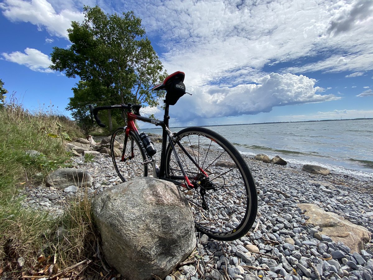 Long days in the saddle = great prep for long days in the OR #legday. The scenery isn’t too bad either.🚴‍♂️

One of the many reasons to train <a href="/QueensGenSurg/">Queen's General Surgery</a>.

<a href="/LisaZhang_MD/">Lisa Zhang</a> @KatHay14 <a href="/aritts/">annie r</a> <a href="/mrnaderhanna/">Nader Hanna</a> <a href="/ZuhaibMir/">Zuhaib M. Mir, MD MSc</a> <a href="/ZuhaibMir/">Zuhaib M. Mir, MD MSc</a> <a href="/erinwilliams_06/">Erin Williams</a> <a href="/julielaMD/">Julie La</a> <a href="/epipatelmd/">Sunil Patel ✒️</a> <a href="/caycedomarula/">Antonio Caycedo-Marulanda MD, MSc.</a>