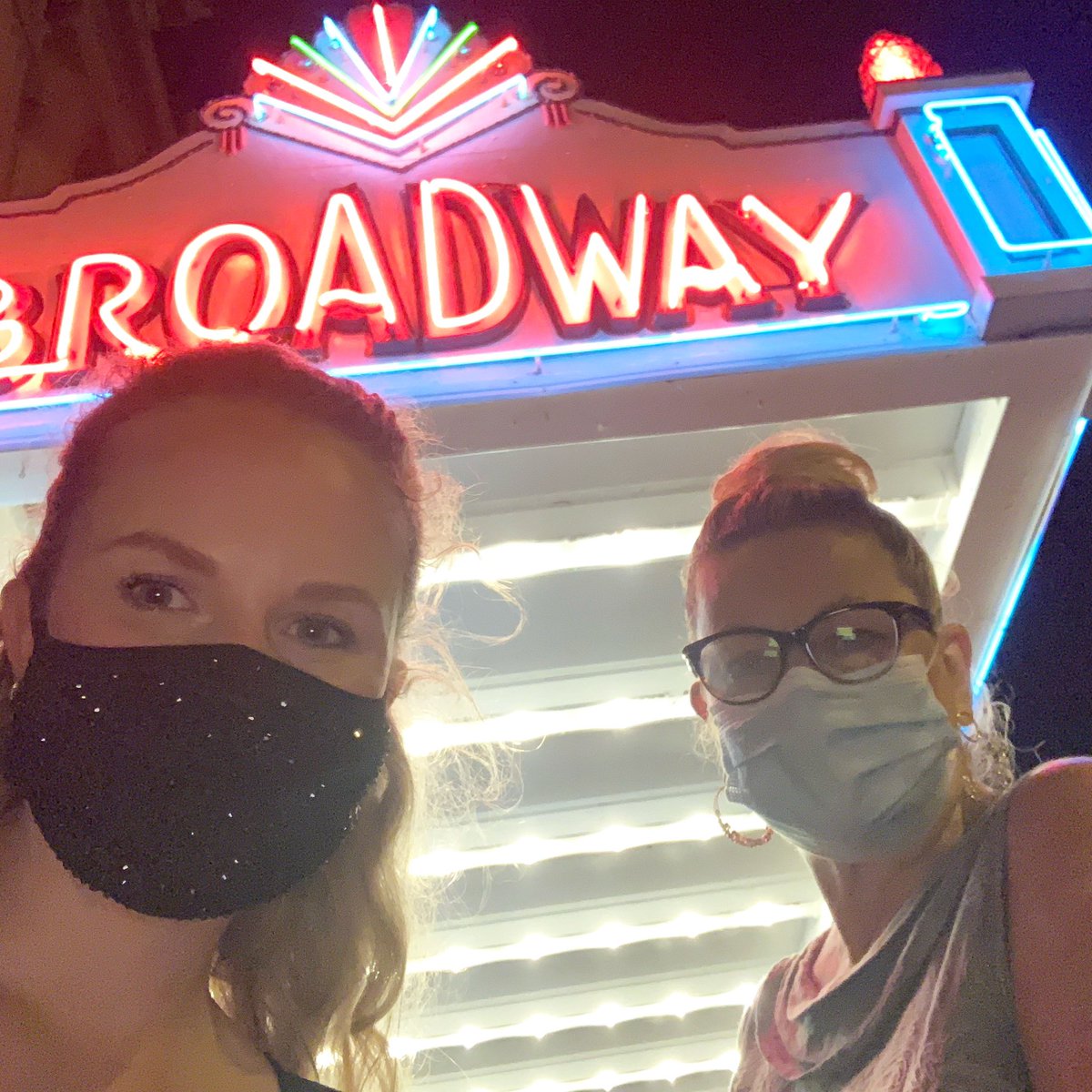 sweetlulas's tweet photo. Bring a bottle of wine and join us for pre-theatre dinner

Reservations: https://t.co/wB8pWatfUE

Call for take out (856) 589-2400

#sweetlulas #broadwaytheatre https://t.co/mAlZsWXJtc