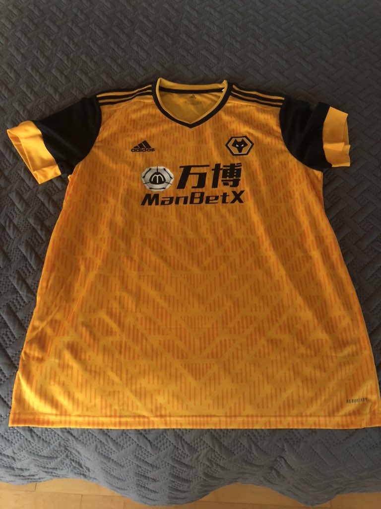 adevaldes's tweet photo. DETALLAZO !!!!! amigos de @WolvesEspanol Éxito en la próxima temporada 👍👍👍 https://t.co/VJphjHEzOx