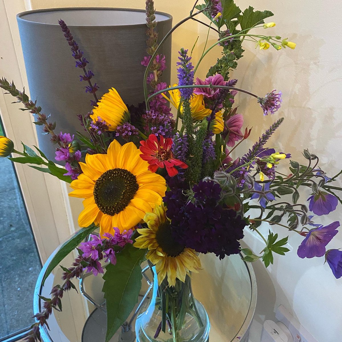 TheIrishMammy1's tweet photo. GYO bouquet.  Flowers and foliage frm mygarden Hope to grow morecut flowers nxt year  Sometimes we just have 2go out and pick 2realise what we already have. 🙏 Laura @gardenanswer for the inspiration.
#instaflowers #irishflowers #cutflowers #irishgarden #homegrown #chemicalfree https://t.co/pBQqnGeu01