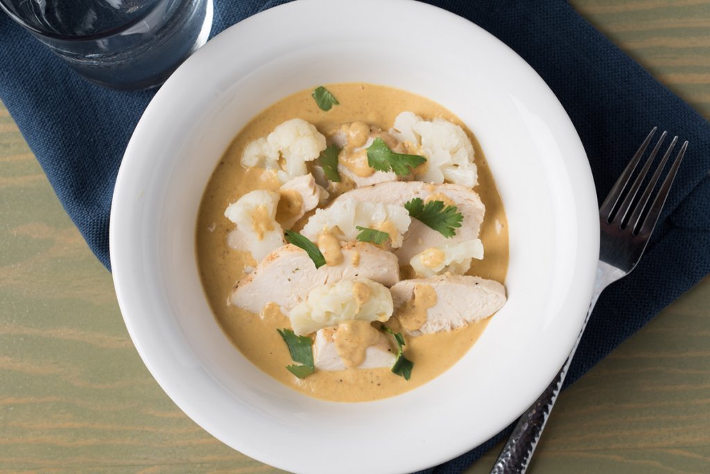 eatflavorly's tweet photo. Chicken Korma is a perfect segue into Indian cuisi... #preparedmeals #mealsdelivered #regionalflavors #philanthropyandcommunity #convenientmeals #feedahero #gourmetfood #timesavingmeals #varietyandinnovation #healthandquality #globalflavors #chickenkorma #chickencurry #indianfood https://t.co/maWEmPNOJC