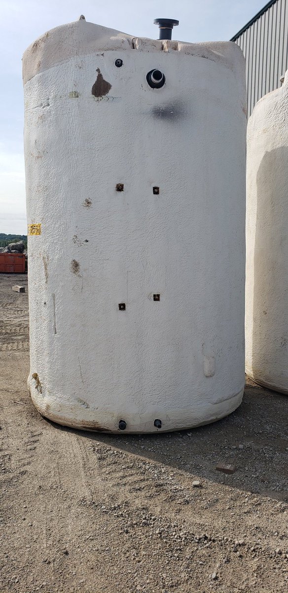 J_Goodfellow77's tweet photo. Removed these like-new, heat-traced, insulated poly storage tanks last week. 2 tanks available in Southern Ontario, 15,000L each, 8'6" dia and 12'6" high. Please DM for more details. https://t.co/4PbjIEYmnI