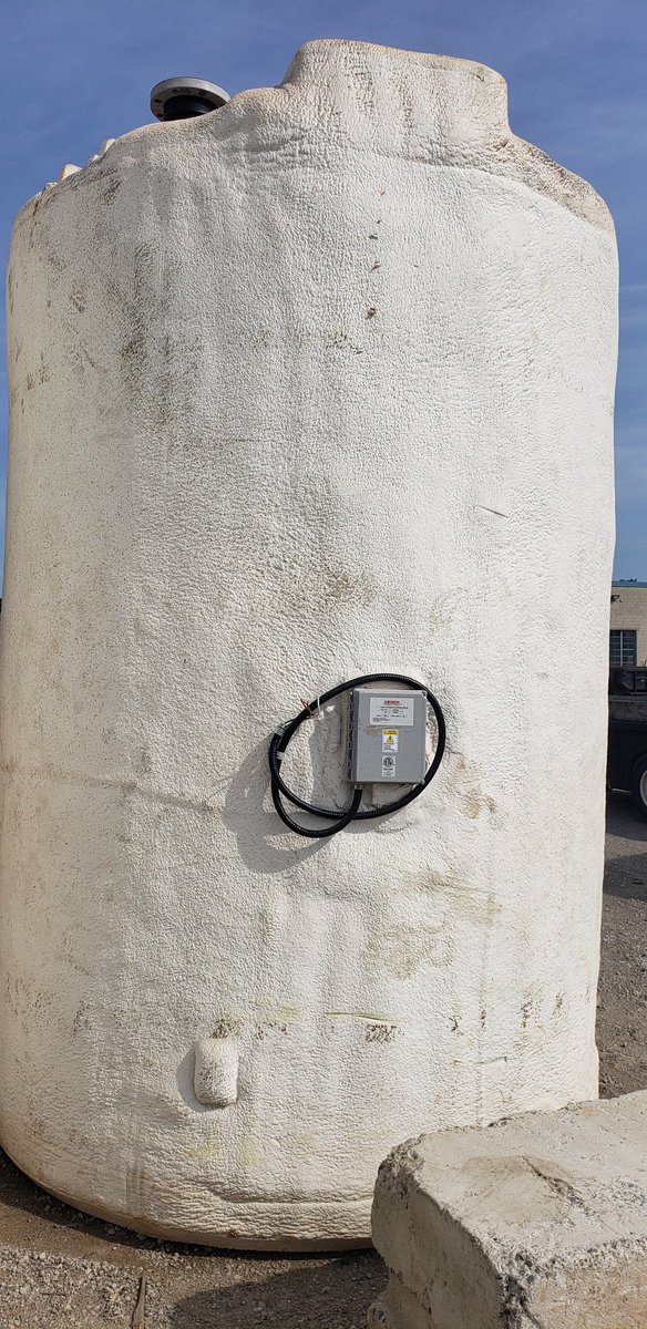 J_Goodfellow77's tweet photo. Removed these like-new, heat-traced, insulated poly storage tanks last week. 2 tanks available in Southern Ontario, 15,000L each, 8'6" dia and 12'6" high. Please DM for more details. https://t.co/4PbjIEYmnI
