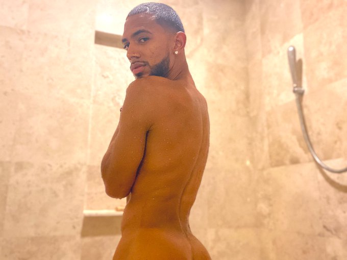 it&rsquo;s coming down on meee 💦🍑 https://t.co/sOKpRi6lY3