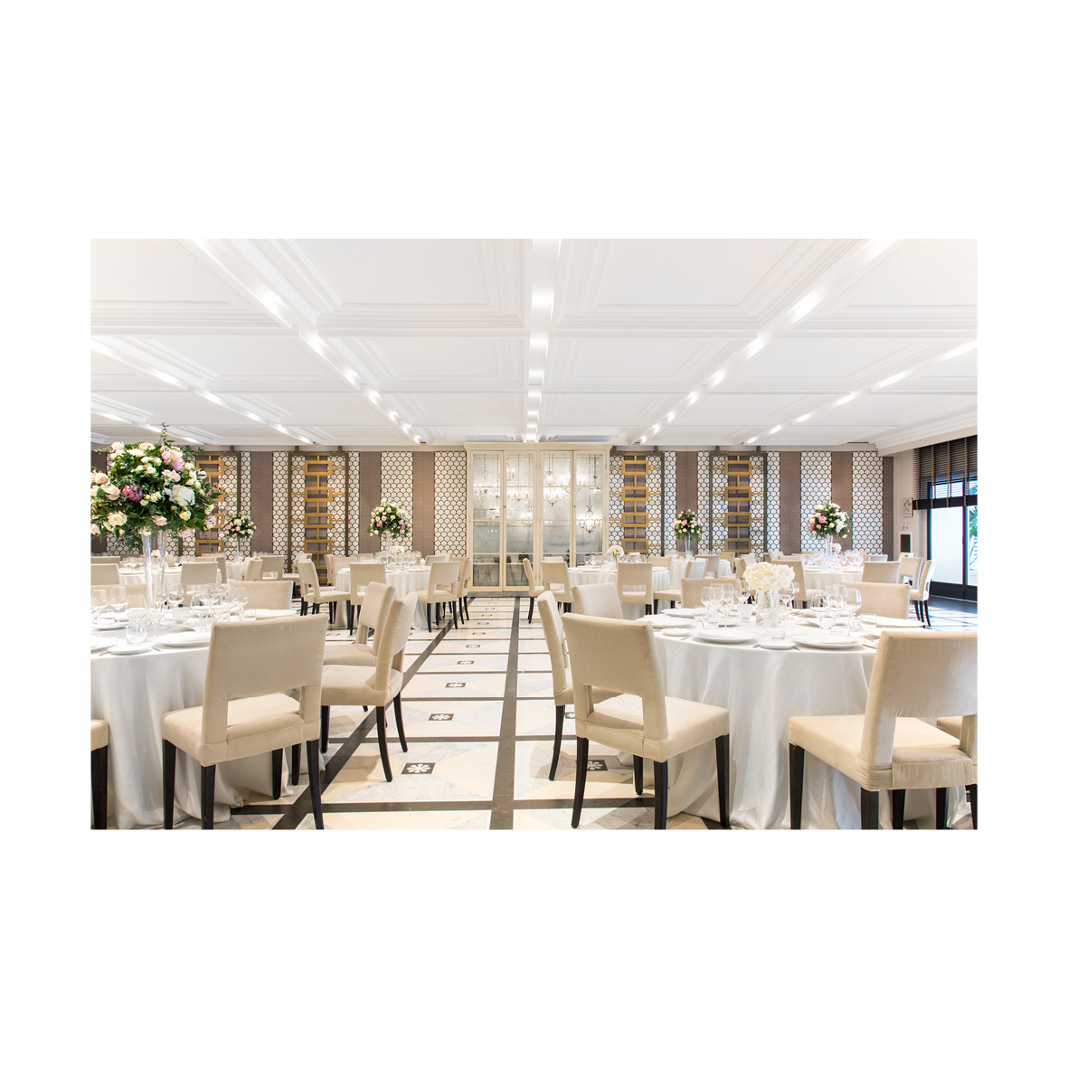 💕 Il tuo matrimonio da sogno, tutto lo spazio per viverlo. Al Savoy Beach Hotel, le ampie sale modulabili incorniciano le tue nozze... qualunque sia il numero dei tuoi ospiti! Per info sulle cerimonie, scrivici a info@hotelsavoybeach.it oppure contattaci allo 0828 720100.