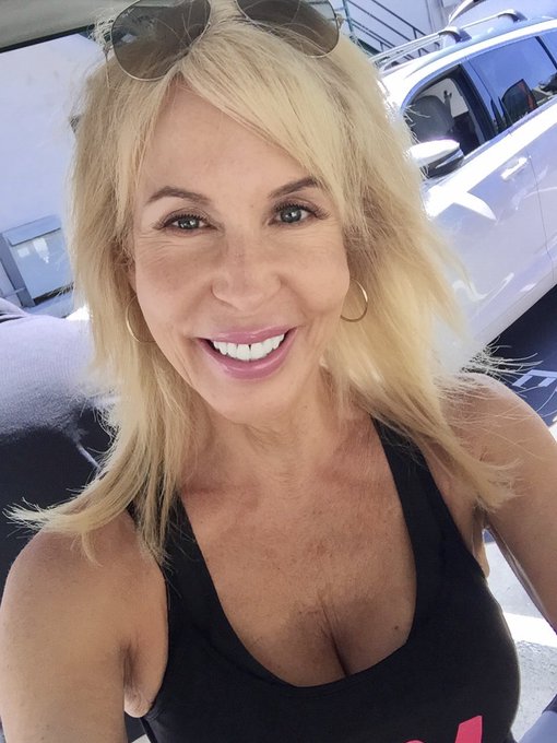 Have a very safe and happy #LaborDayWeekend XOXO 💋 https://t.co/LgxgeB9PK0<a href="/tag/labordayweekend"class="tags">#LaborDayWeekend</a>