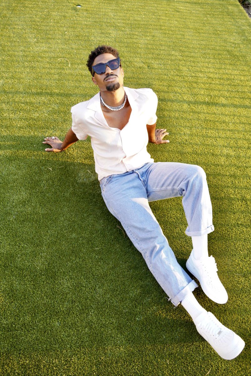MalikHeardMusic's tweet photo. what’s the mood for the three day weekend?✨💚 https://t.co/nlIpNcKgop