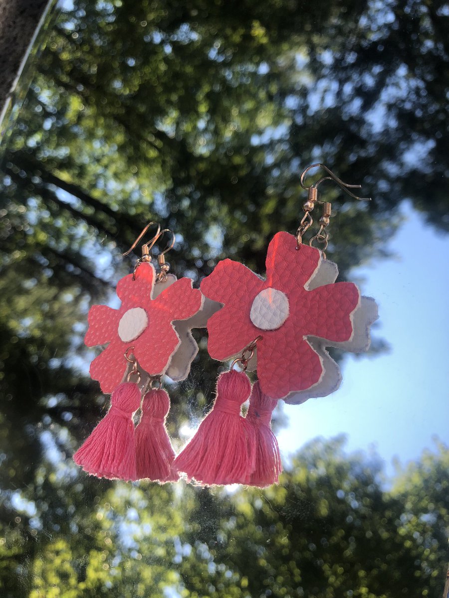 peculiar_pisces's tweet photo. last but certainly not least for my first ever collection and update is “yacht club” (from the “i’m a cool mom” earring collection 😊) i couldn’t help myself with the tassels they are just too cute! only one of each tassel color available 💕 releasing 9/6 @ 2pm EST (tomorrow)!!! https://t.co/OAoOlMeYg0
