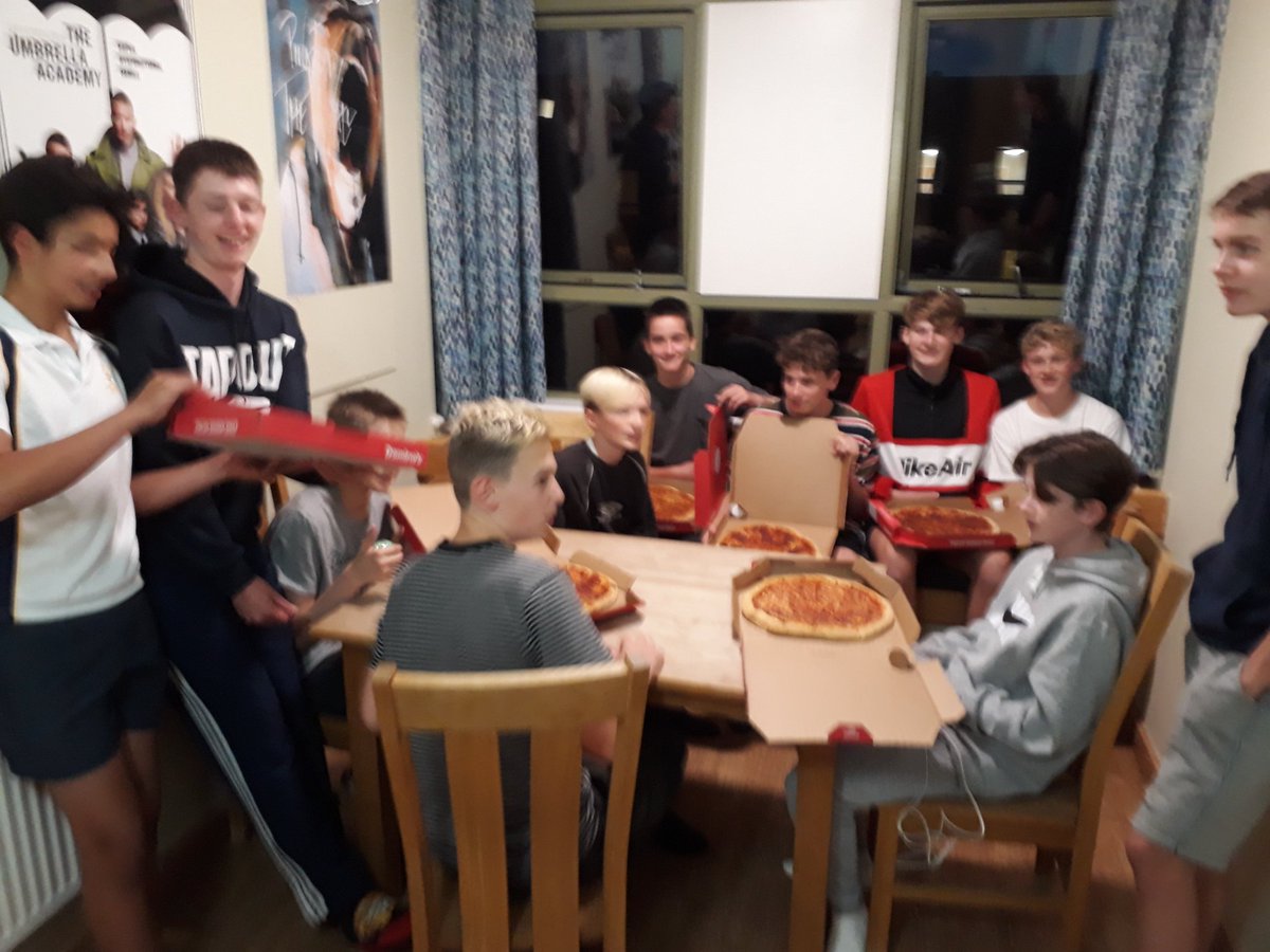 Kendall 4th form enjoy pizza night