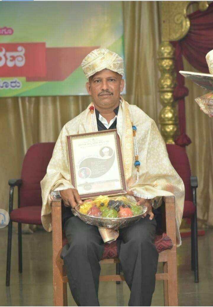 QasimAlakemaj11's tweet photo. ಅಭಿನಂದನೆಗಳು..💝💐
ದಕ್ಷಿಣ ಕನ್ನಡ ಜಿಲ್ಲಾ ಮಟ್ಟದ ಉತ್ತಮ ಶಿಕ್ಷಕ ಪ್ರಶಸ್ತಿಗೆ ಭಾಜನರಾದ SYS ಜಿಲ್ಲಾ ನಾಯಕರೂ, ಎಲ್ಲರ ಪ್ರೀತಿಯ ಇಸ್ಮಾಯಿಲ್ ಮಾಸ್ಟರ್ ಮಂಗಿಲಪದವು'ರವರಿಗೆ ಅಭಿನಂದನೆಗಳು. ಪ್ರಶಸ್ತಿಯು ನಿಮ್ಮ ಅರ್ಹತೆಗೆ ಸಂದ ಗೌರವ, ಅಲ್ಲಾಹು ನಿಮ್ಮನ್ನು ಇನ್ನಷ್ಟು ಉನ್ನತಿಗೇರಿಸಲಿ.
#IsmailMaster #DkDistrict #BestTeacherAward https://t.co/TygAvxsfzZ