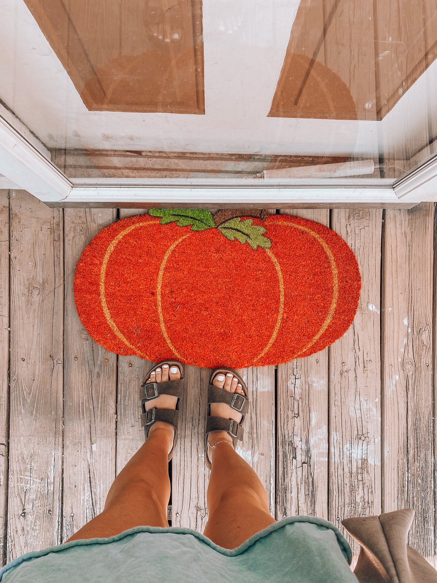 hrpannell's tweet photo. It’s that time of the year again people!! (almost) I love decorating for the holidays🧡🎃 https://t.co/9D9pm91Llm