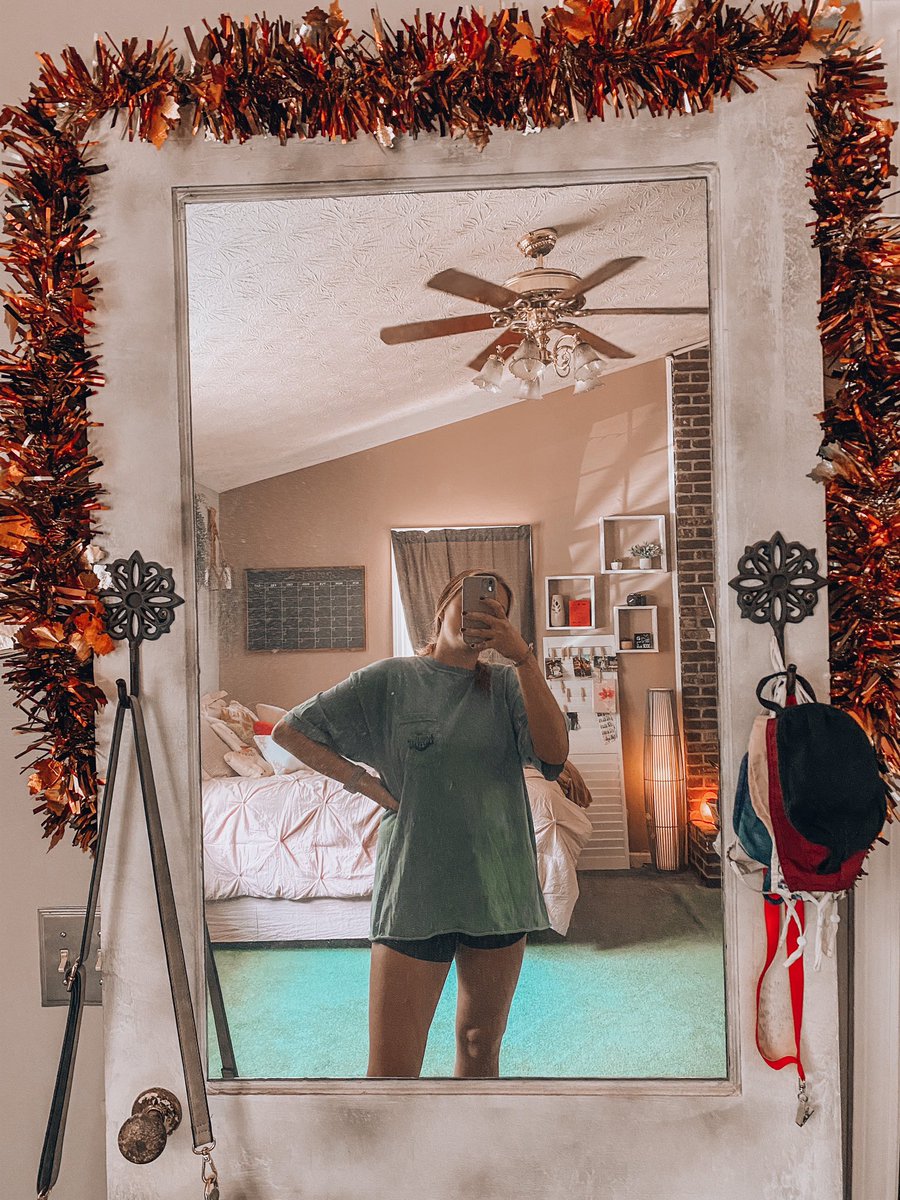 hrpannell's tweet photo. It’s that time of the year again people!! (almost) I love decorating for the holidays🧡🎃 https://t.co/9D9pm91Llm
