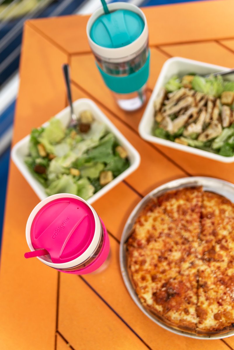 When it's #nationalcheesepizzaday you just have to CARBe diem! 🍕

#coolgear #hydratehappy #callistochiller #cabbyshack