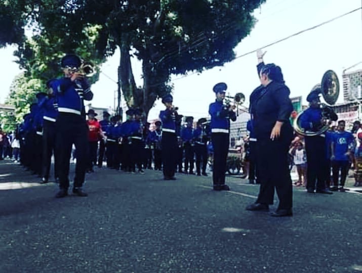 lore_groove's tweet photo. Lembranças do dia da Raça com a Banda marcial Paes de Carvalho e a Banda Musical Teodora Bentes ... Momentos singulares na minha estrada música , onde tive a oportunidade de ser regente .
#DiaDaRaça
#5DeSetembro
#Bandas
#fanfarras
#DesfileCívico https://t.co/40ETwnSDgU