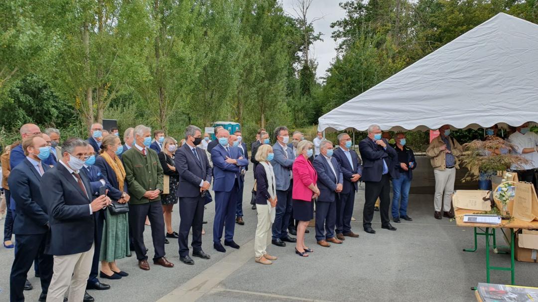 ChristianBruyen's tweet photo. Pose de la 1ère pierre du Mutigny Resort Hôtel cet après-midi à #Mutigny. L'aboutissement d'un projet d'excellence porté depuis 20 ans par Bernard Beaulieu au service de l'attractivité touristique de la #Champagne #UNESCO @LvqueDominique1 @JM_Roze MC Bression F.Ferat @Prefet51 https://t.co/FuGB9DIQIw