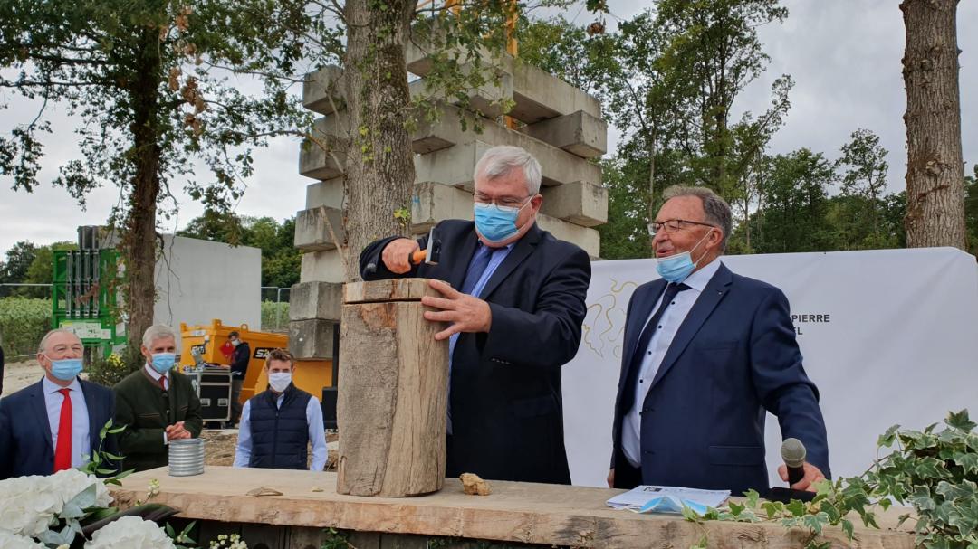ChristianBruyen's tweet photo. Pose de la 1ère pierre du Mutigny Resort Hôtel cet après-midi à #Mutigny. L'aboutissement d'un projet d'excellence porté depuis 20 ans par Bernard Beaulieu au service de l'attractivité touristique de la #Champagne #UNESCO @LvqueDominique1 @JM_Roze MC Bression F.Ferat @Prefet51 https://t.co/FuGB9DIQIw