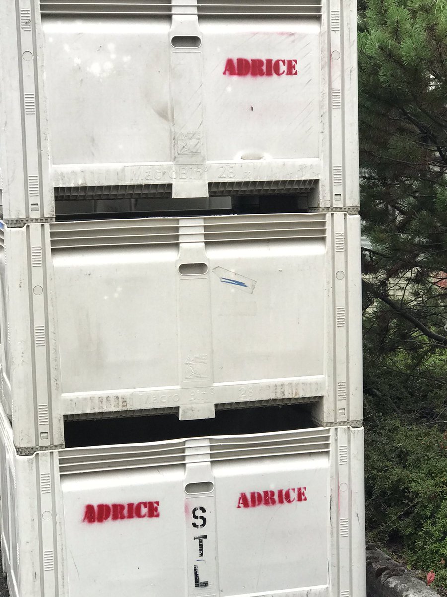 Hanging out in the warehouse district today! First stop Adrice Wines! <a href="/AdriceWines/">Adrice Wines</a>  great wine! The montepulciano is a hidden gem! <a href="/WineWoodinville/">Woodinville/WWC</a> #wine