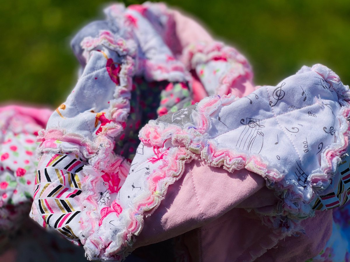 Donita_boutique's tweet photo. This sweet pink baby rag quilt is available in my shop right now!! Get it while it’s on a Labor Day Sale!!! 

https://t.co/38rJ6qQSXw

#etsyshop #ragquilt #babyblankets #babyquilt #labordaysale #shipsfast https://t.co/uZFTfCP4RT