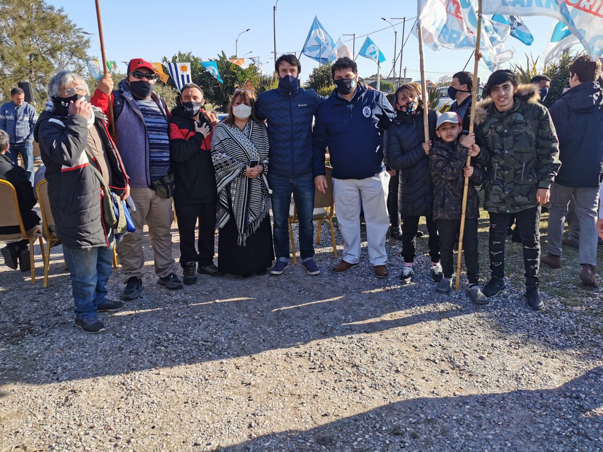 Lista2004_PN's tweet photo. 👇🏻 #HayOrdenDeNoAflojar 👇🏻

En el Municipio F nuestros compañeros Juan Pedro, @ruffo_2020 y @LarraJorge siguen militando por el Montevideo que nos merecemos 🇺🇾 

#AhoraMontevideo #RaffoIntendenta @alianzauy @JuntosPodemos54 https://t.co/CNDi09k2SG