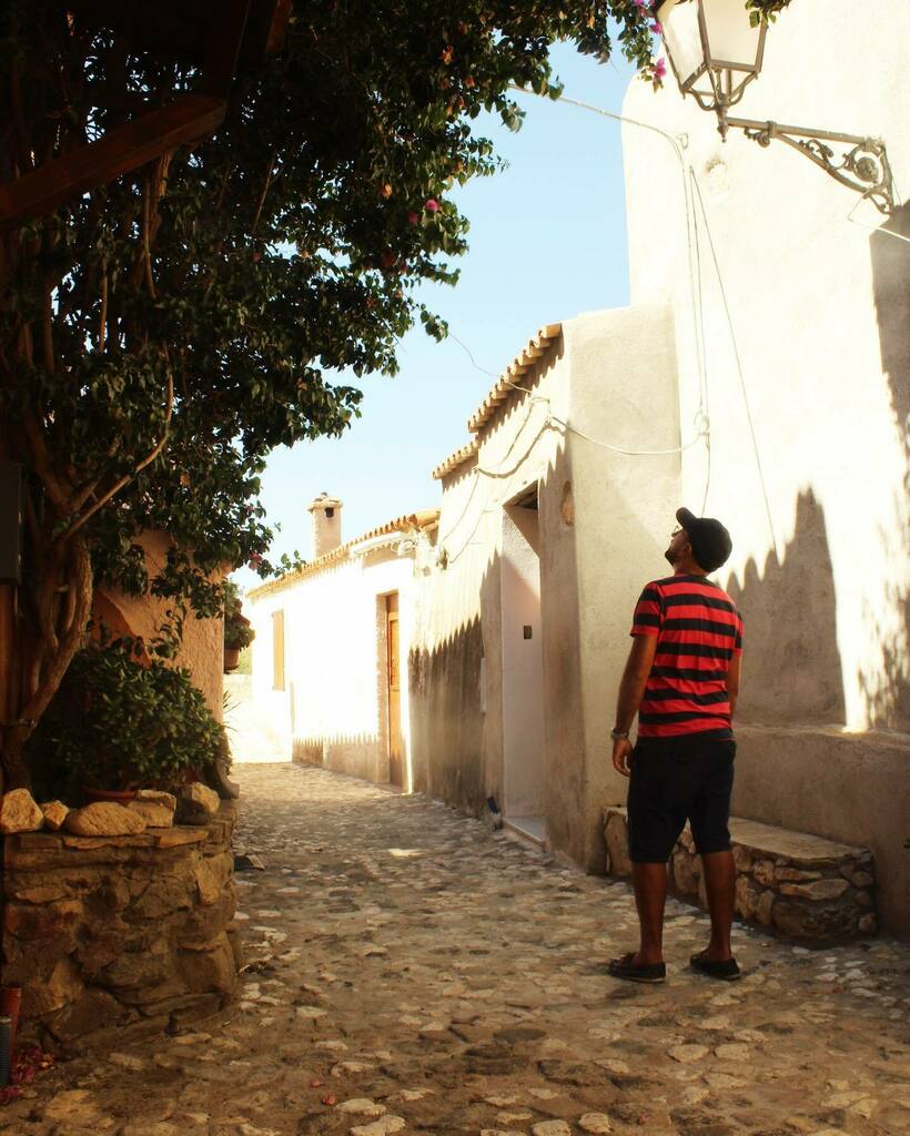 unsardoingiro's tweet photo. Mi piace andare in giro 🚘per i borghi 📷 scoprendo qua e là scorci, 🤳🏻dettagli architettonici, vecchie abitazioni.
E pensare a chi in passato abitava questi luoghi, a come doveva essere la vita tra queste viuzze e come è adesso.🏘
Sono tornato a #Posad… https://t.co/BI1YdQQcbX https://t.co/XZeCbodVLZ