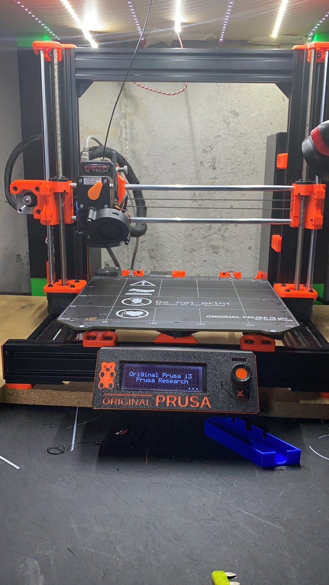 3DPrintingGnome's tweet photo. It’s alive!!! #Pruskr @BIQU_Hope @E3DOnline #bunnyscience extruder with V6 hotend. Just waiting on my 24v fans and it will print this week. Not bad Of a build taking a spare frame, Rods & rails and making a new printer. Joining his brother! @Prusa3D https://t.co/jDeZnZrav2