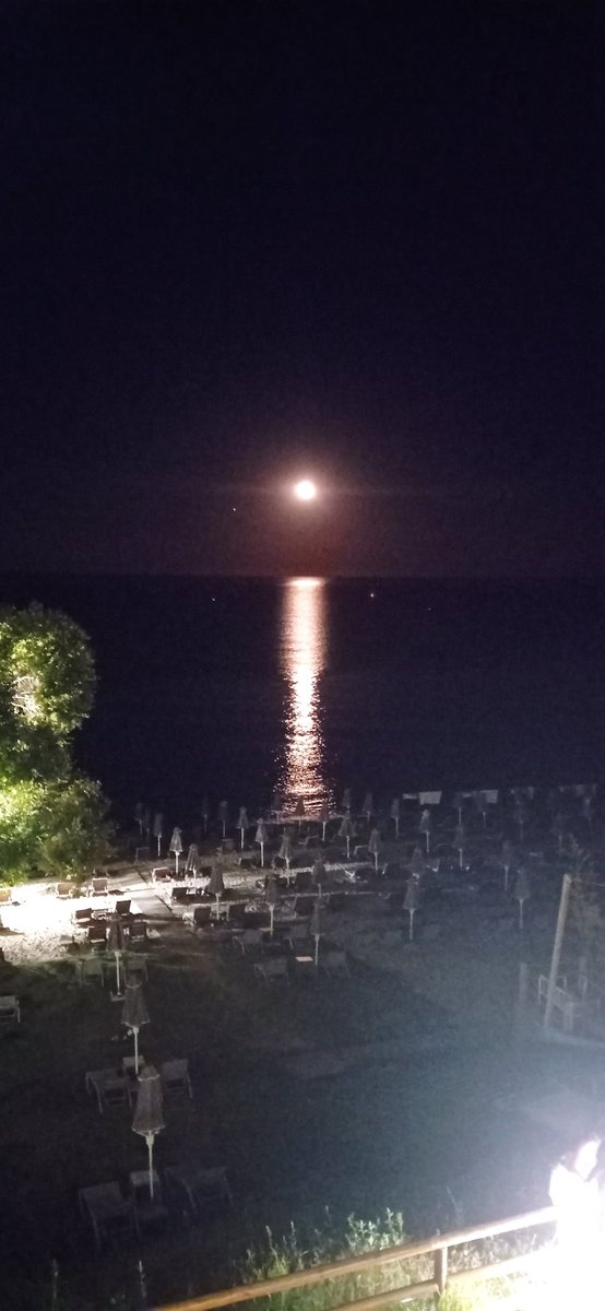 EventsHeleon's tweet photo. Enjoy full moon and get loved   #greeksummernights https://t.co/0ujC4MdJeD