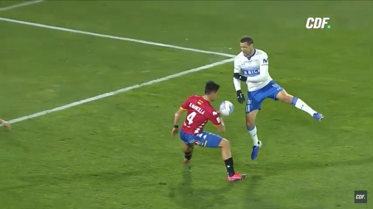 patto017's tweet photo. @CDF_cl @CruzadosSADP @coquimbounido Lloren más, estos parecen mucho mas penales que esa repetición y ninguno cobrado. https://t.co/BRHKO2wWOT