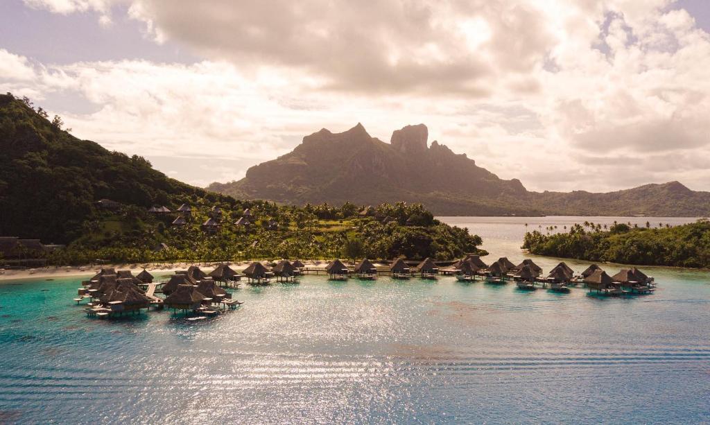 Bora Bora's perfect postal card