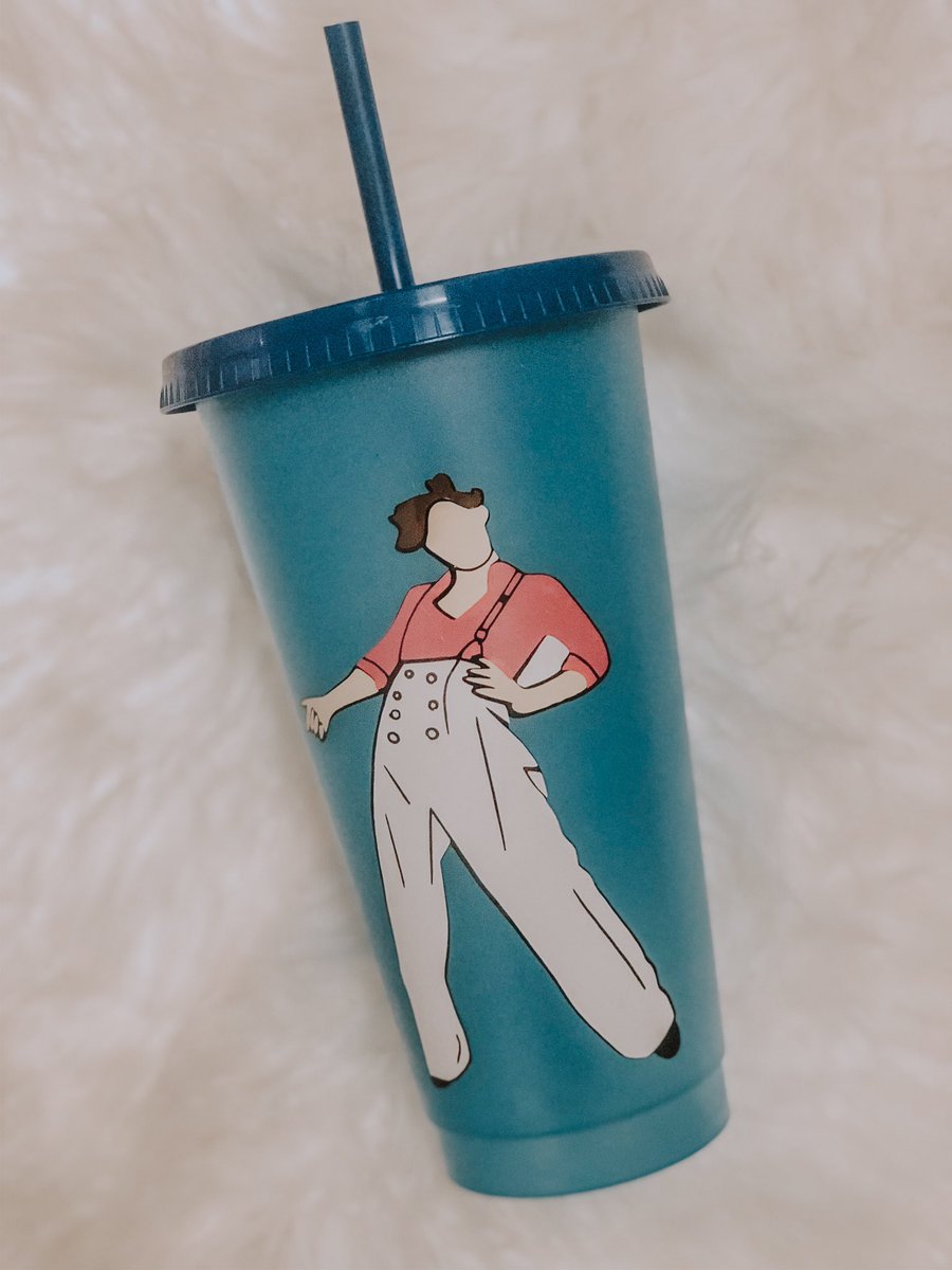laurenlovich's tweet photo. hi pals!!! i’m unemployed and have been making these to pay rent and stay afloat!!! pls rt and support small shops!!! our insta is gleamandglowglitters https://t.co/J7ssSJSGps