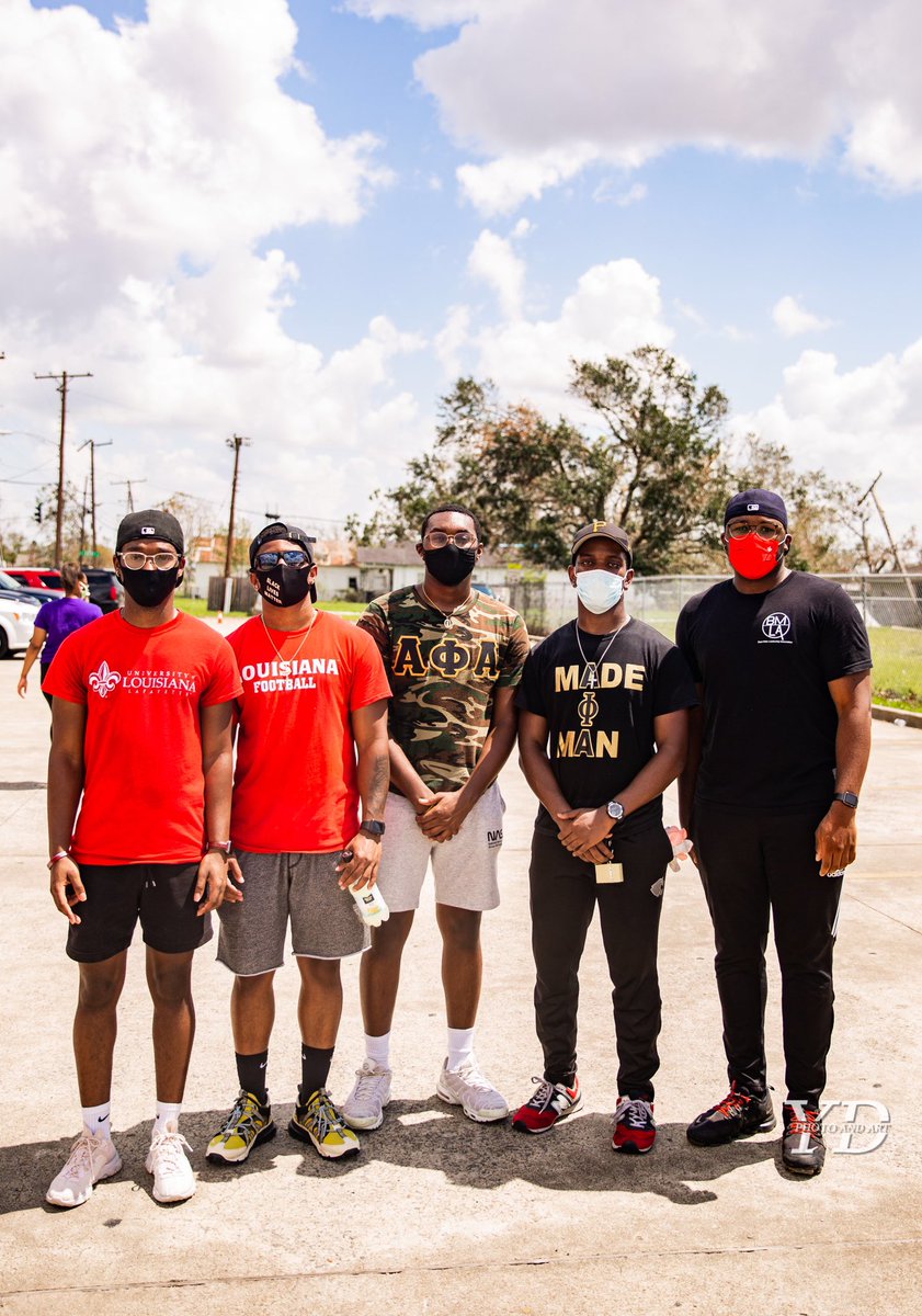 ulbmla's tweet image. A big shoutout to a few of our general members and executive board on taking time out of their day yesterday to travel to Lake Charles and help clean up. We are super proud of your service yesterday and grateful to @NAACPatMcNeese for hosting us. #helplakecharles #ulgetinvolved
